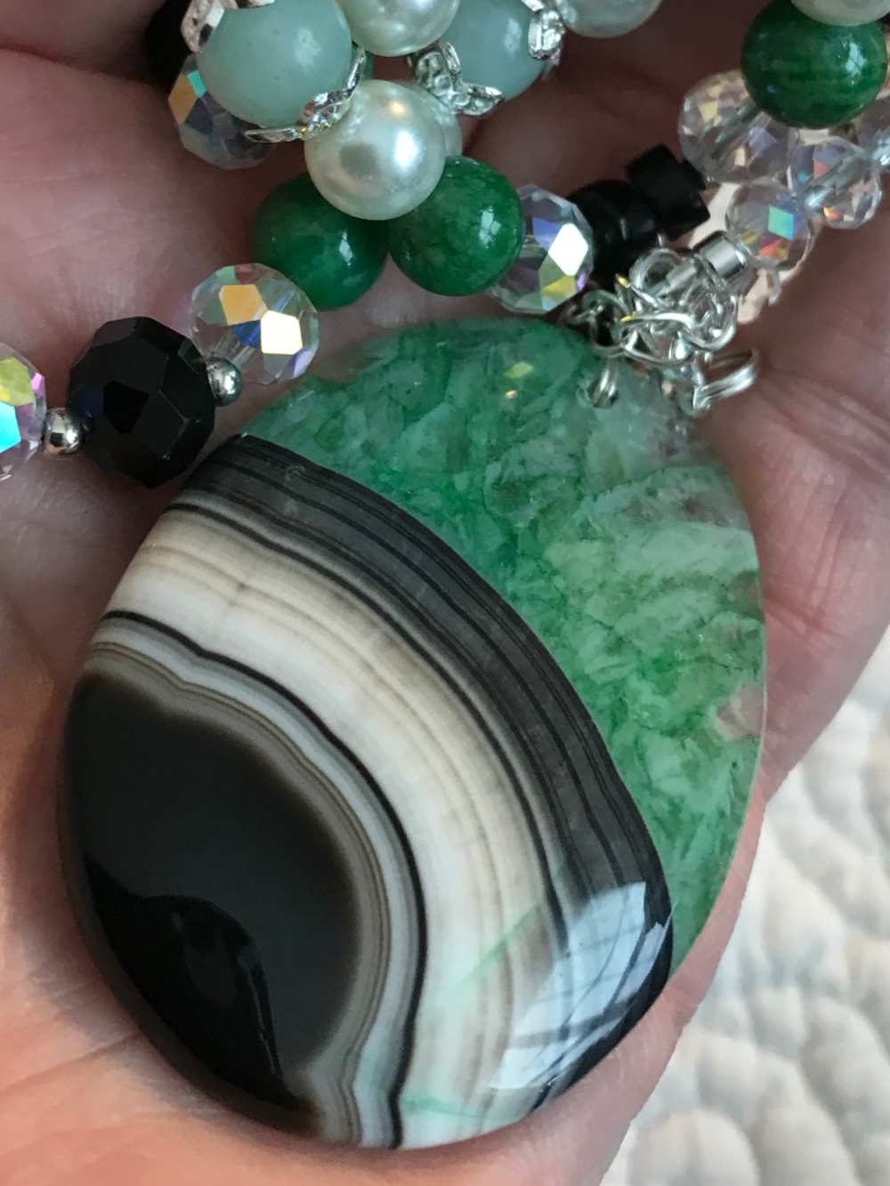 “Emerald Eclipse”: Artisan necklace - Picture 13 of 16